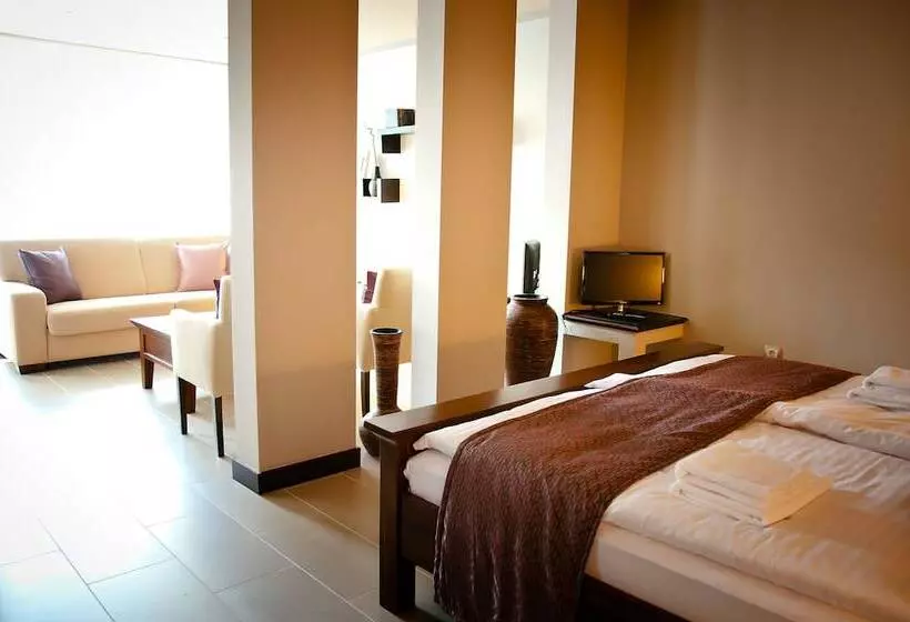 Hotelli Aranygombos Fogadó