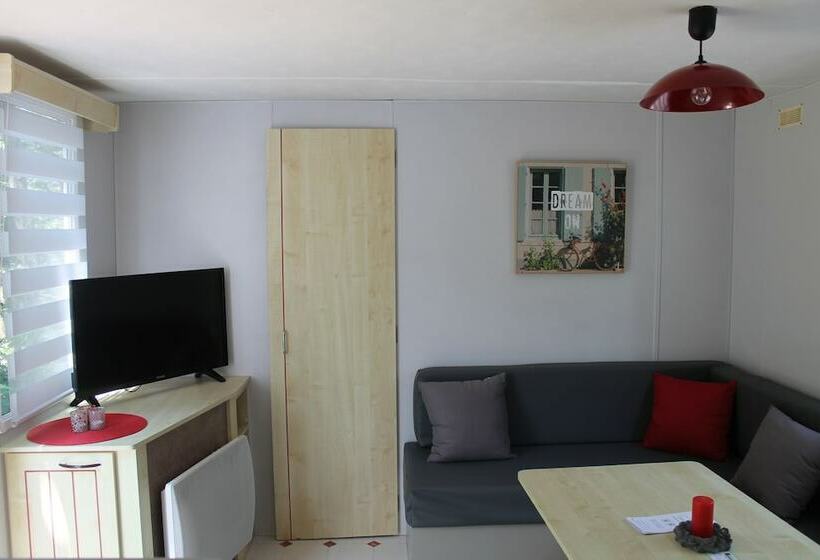 فندق Camping De Montmaurin