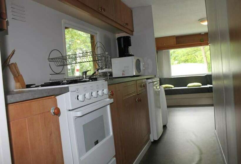 فندق Camping De Montmaurin