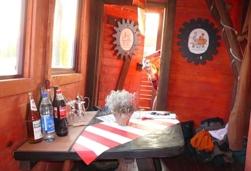 Отель Erlebnisbahnhof Hollenbek