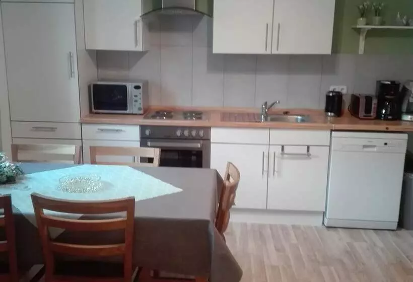 Hotelli Ferienwohnung Schmitz