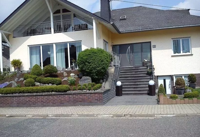 Hotelli Ferienwohnung Schmitz