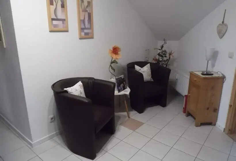 ホテル Ferienwohnung Schmitz