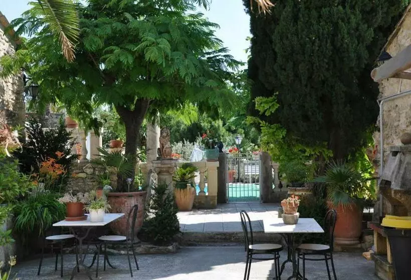 Hotel Le Saint Victor