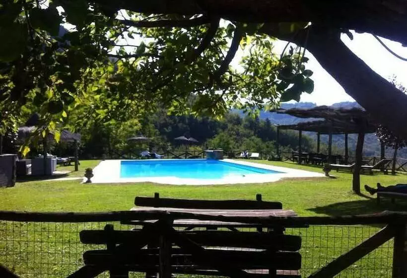 Maaseutuhotelli Agriturismo Acero Rosso