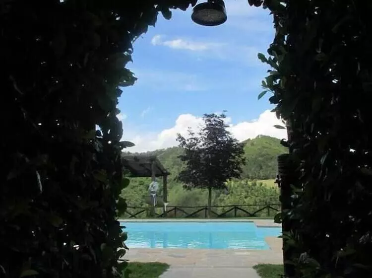 Maaseutuhotelli Agriturismo Acero Rosso