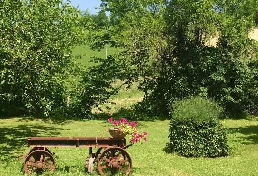 Maaseutuhotelli Agriturismo Acero Rosso