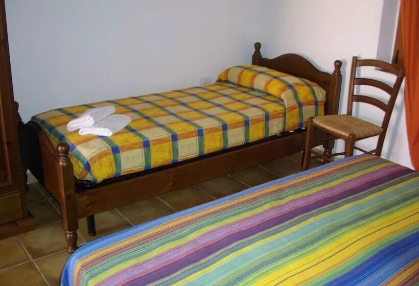 田舎風ホテル Is Concais