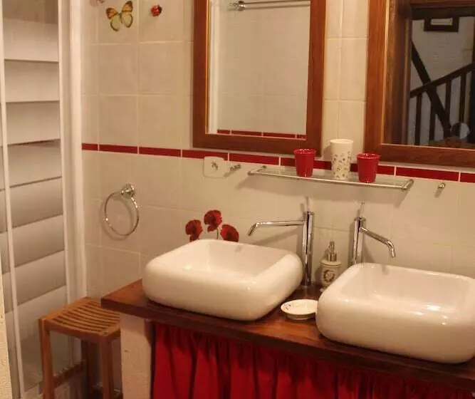 Majatalo La Grange Au Pesle