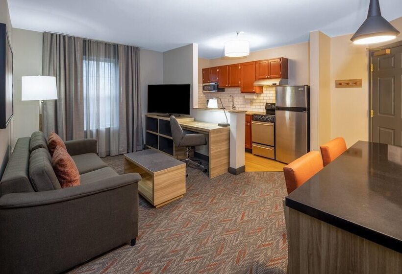 Отель Candlewood Suites Boston North Shore Danvers, An Ihg