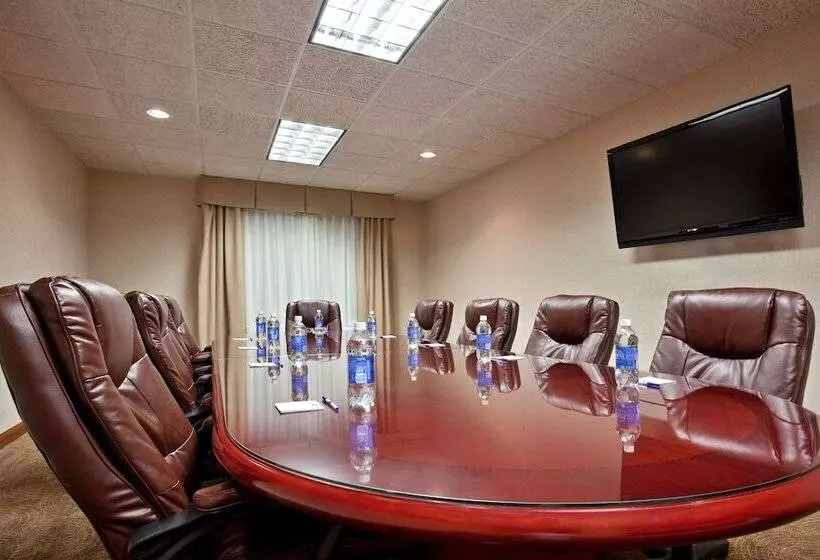 Holiday Inn Express Hotel & Suites Tipp City, An Ihg