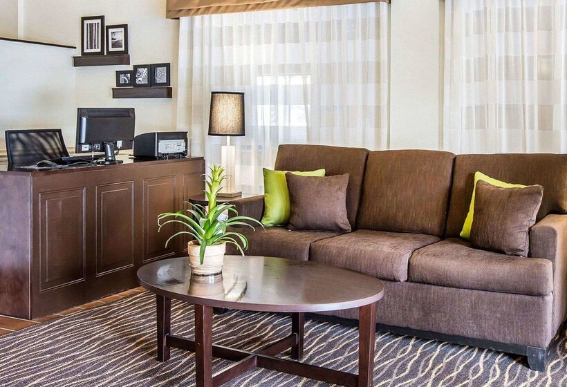 Otel Clarion Pointe Albemarle