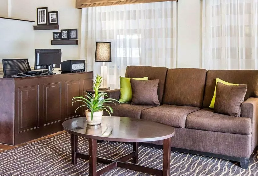 酒店 Clarion Pointe Albemarle