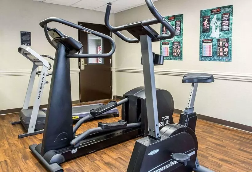 酒店 Clarion Pointe Albemarle