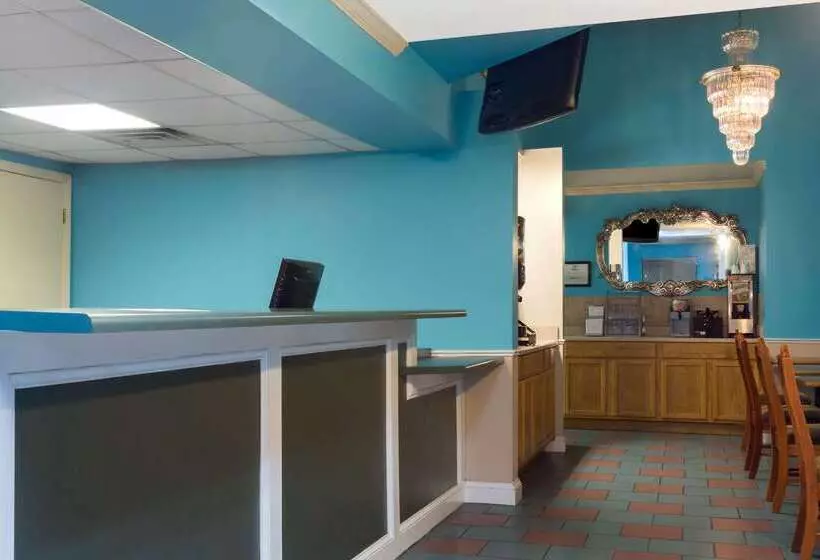 هتل Super 8 By Wyndham Brunswick South I 95