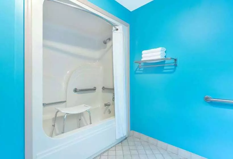 هتل Super 8 By Wyndham Brunswick South I 95