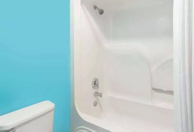 هتل Super 8 By Wyndham Brunswick South I 95