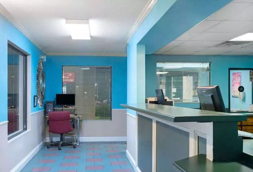 هتل Super 8 By Wyndham Brunswick South I 95