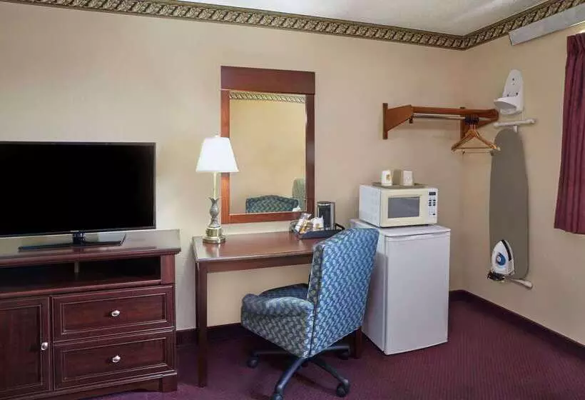 هتل Super 8 By Wyndham Greenville