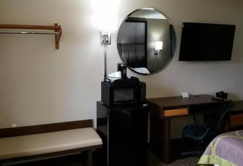 هتل Super 8 By Wyndham Greenville