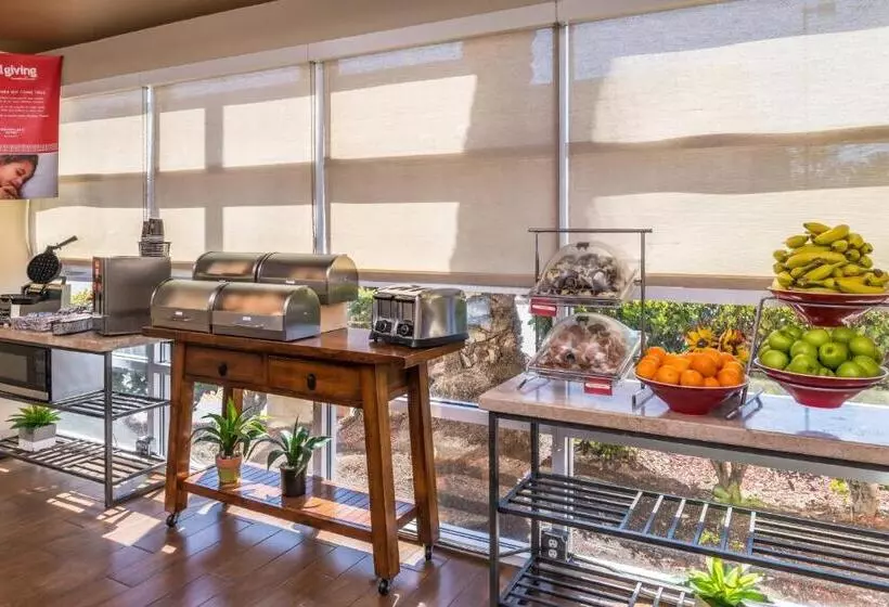 هتل Towneplace Suites By Marriott Anaheim Maingate Near Angel Stadium