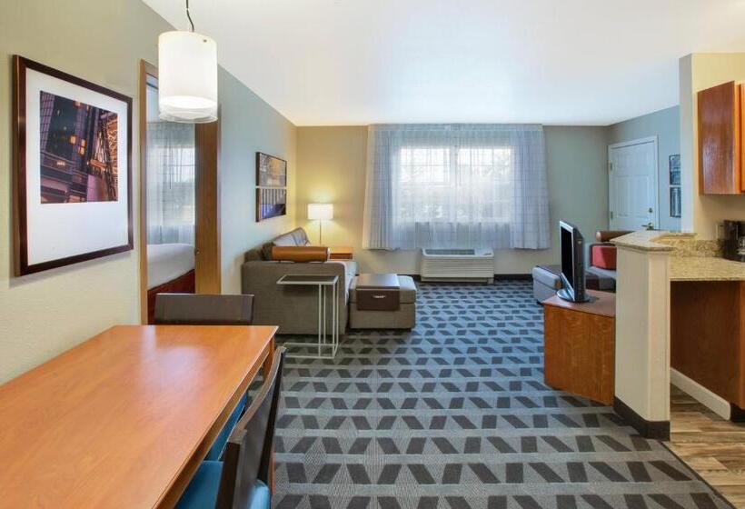 ホテル Towneplace Suites Detroit Dearborn