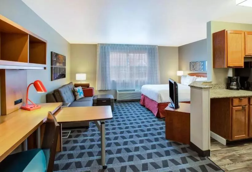 Отель Towneplace Suites Detroit Dearborn