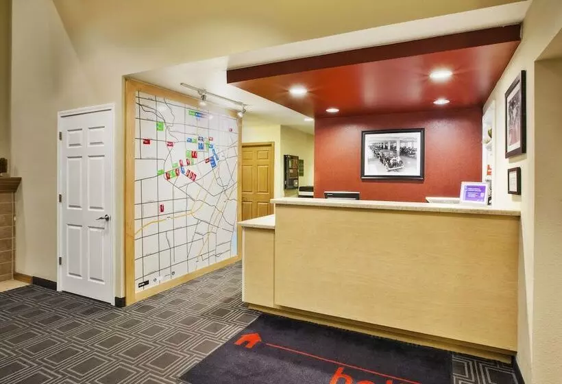 Отель Towneplace Suites Detroit Dearborn