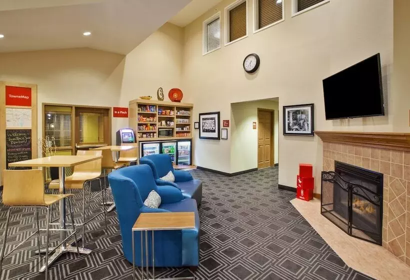 Отель Towneplace Suites Detroit Dearborn