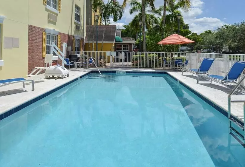 هتل Candlewood Suites Miami Lakes, An Ihg