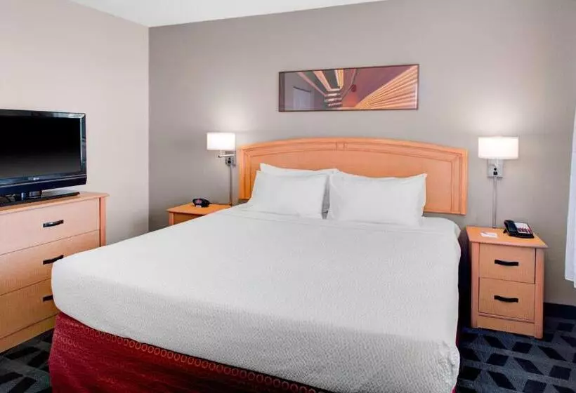 ホテル Towneplace Suites Wichita East