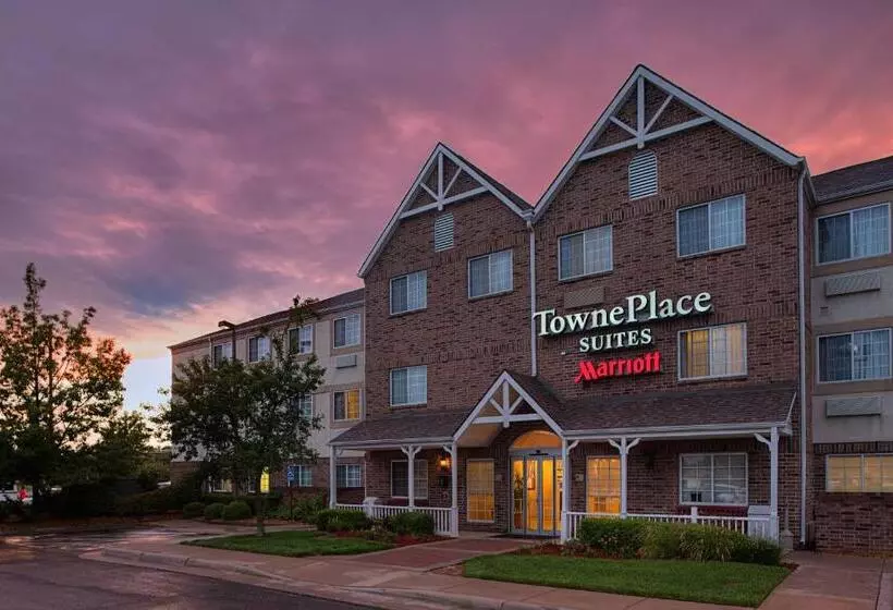 ホテル Towneplace Suites Wichita East