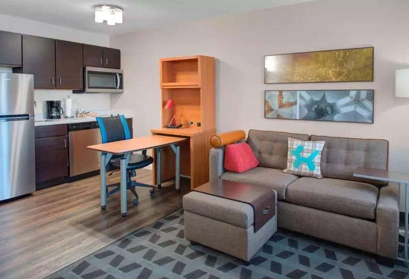 ホテル Towneplace Suites Wichita East
