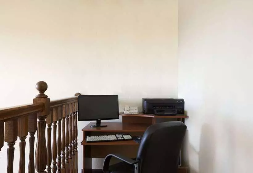 בית מלון כפרי Travelodge By Wyndham Grand Island