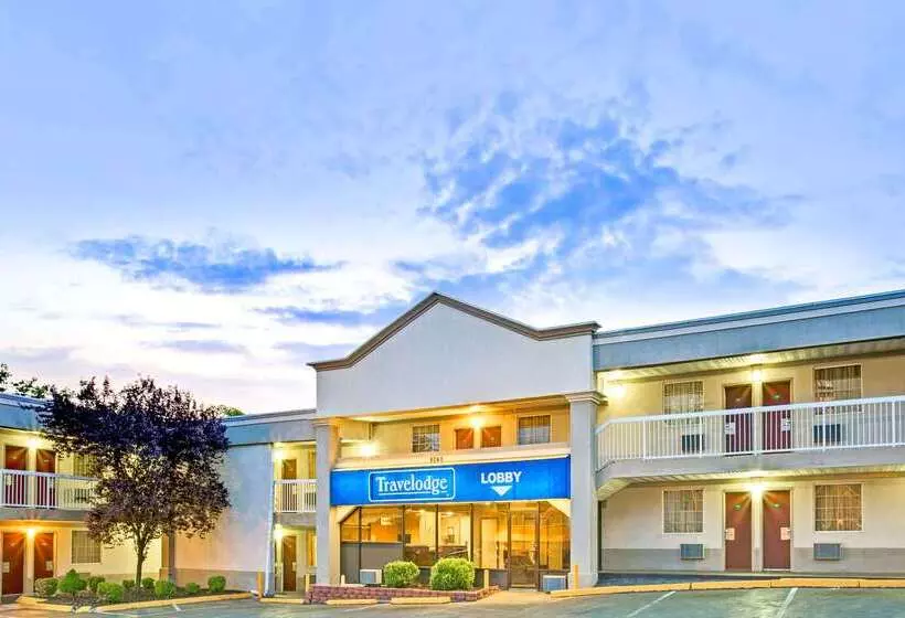 בית מלון כפרי Travelodge By Wyndham Silver Spring
