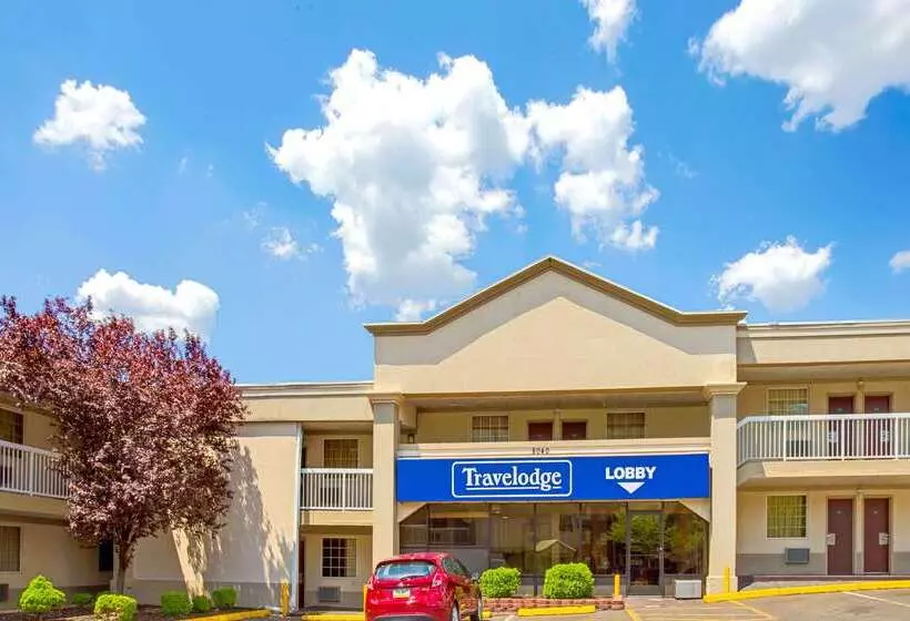 בית מלון כפרי Travelodge By Wyndham Silver Spring