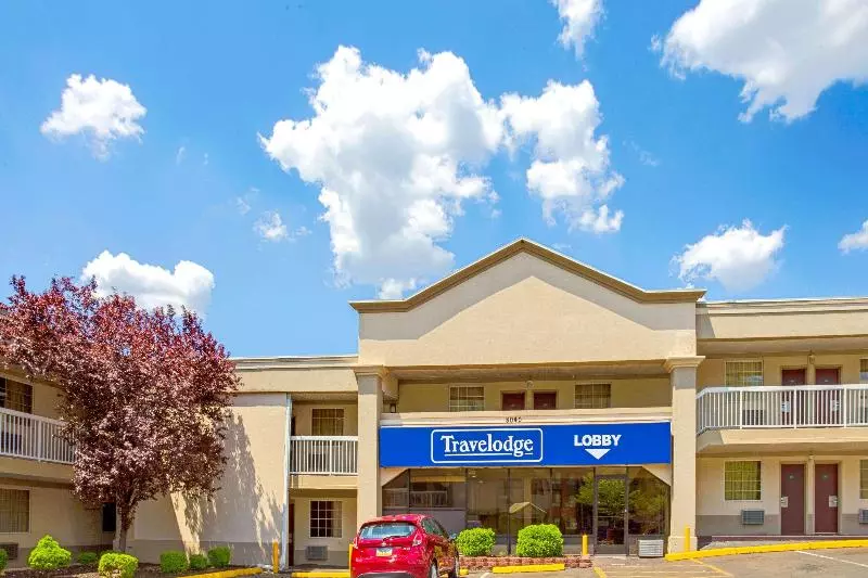 בית מלון כפרי Travelodge By Wyndham Silver Spring