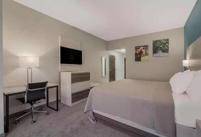 Мотель Quality Inn & Suites