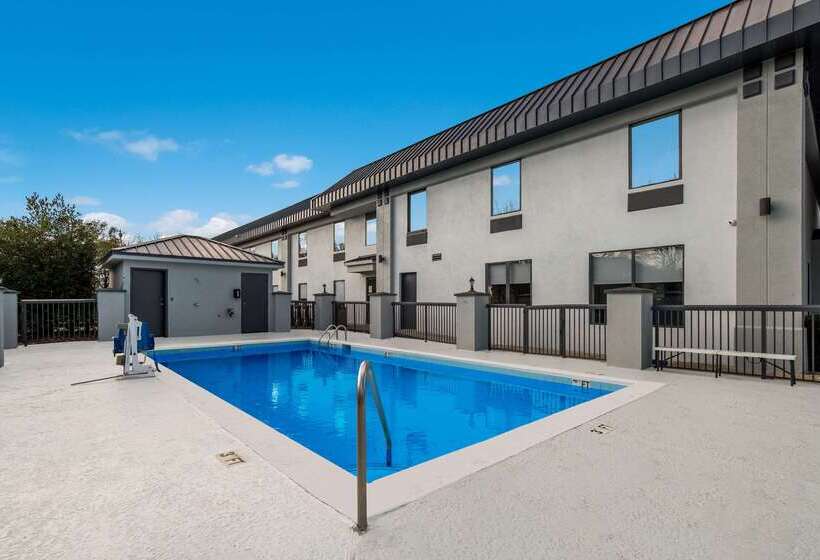 فندق على الطريق Quality Inn & Suites