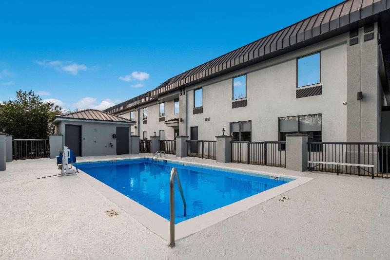 فندق على الطريق Quality Inn & Suites