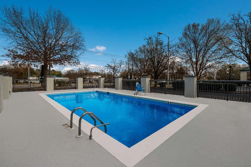 فندق على الطريق Quality Inn & Suites