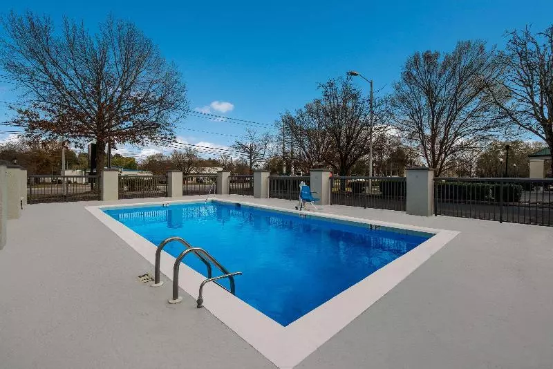 Мотель Quality Inn & Suites