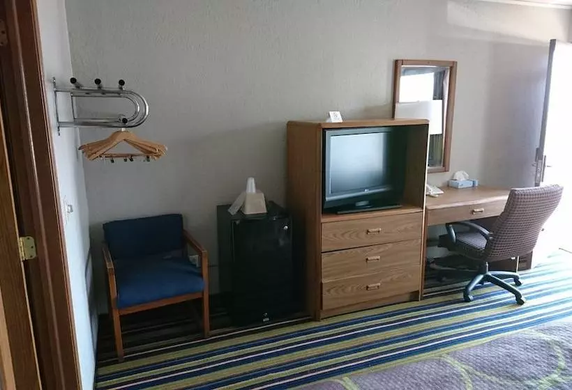 モーテル Burton Inn & Suites