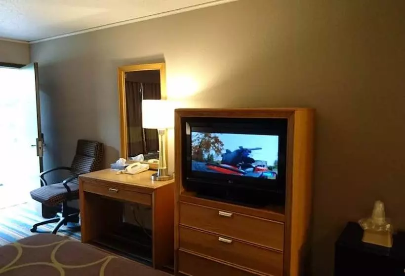 モーテル Burton Inn & Suites