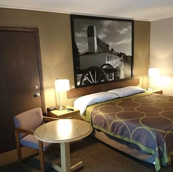 モーテル Burton Inn & Suites