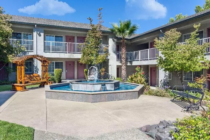 مُتل Creekside Inn & Suites