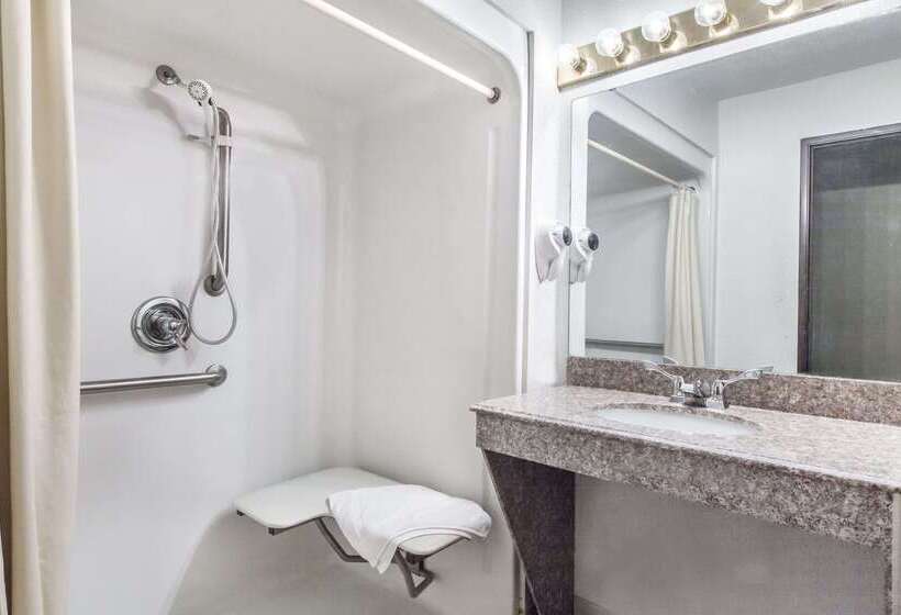 فندق على الطريق Super 8 By Wyndham Cleveland Tx