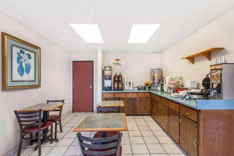 모텔 Super 8 By Wyndham Conway