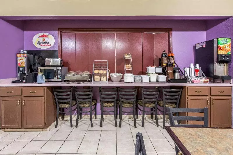 مُتل Super 8 By Wyndham Lake Charles/sulphur