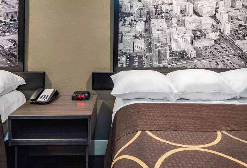 مُتل Super 8 By Wyndham North Hollywood